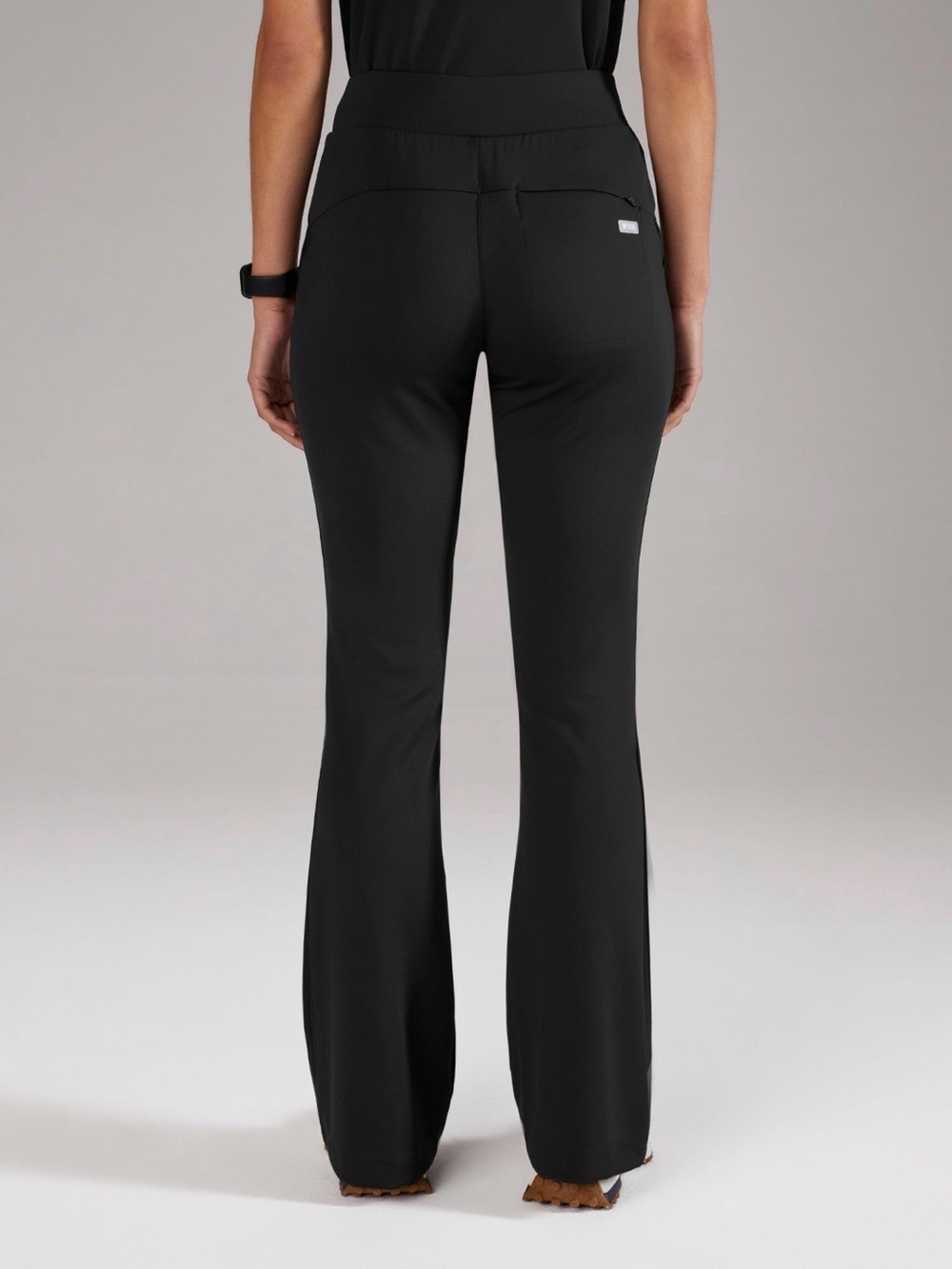 FIGS FORMx Black Scrubs Set - Evanston Pants & Sona V-Neck Top - Size M/MR - Picture 12 of 14